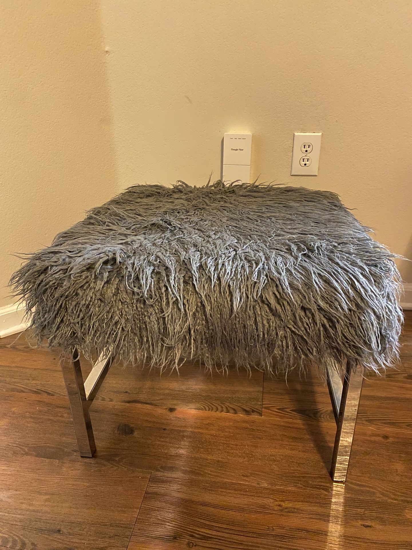 Gray Faux Fur Accent Stool – Chrome Legs, Modern & Cozy