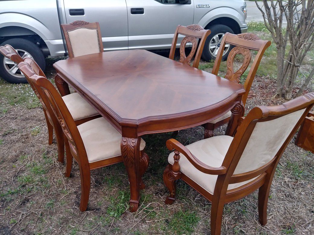 Magnificent hand-carved wood dining room table + 2 Leaf extensions with six chairs 2 with armrest can deliver!