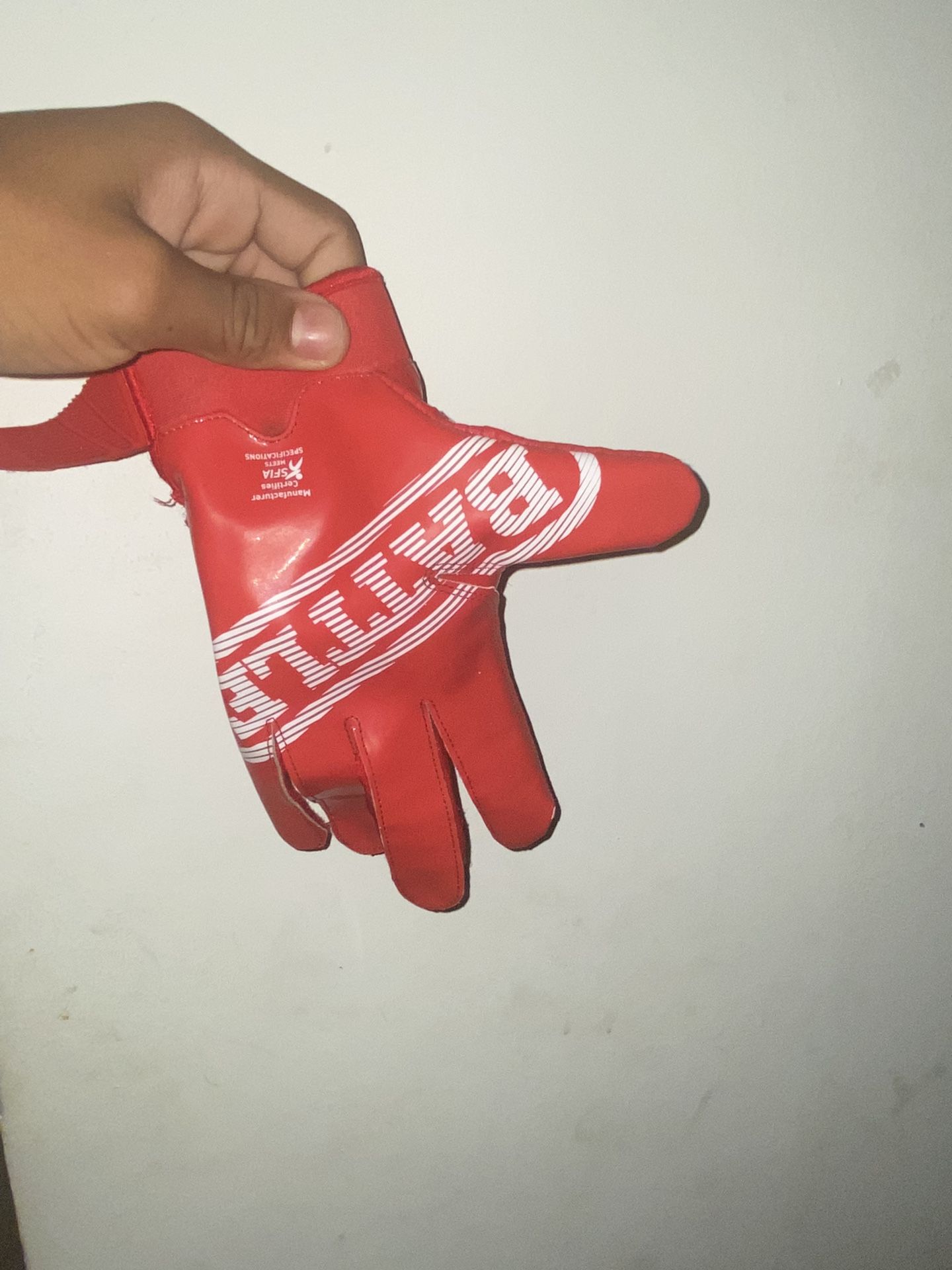 RED BATTLE GLOVES