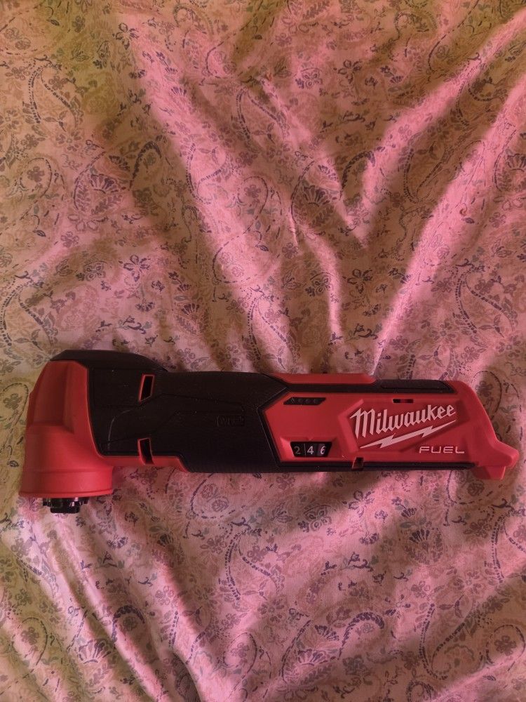 Milwaukee M12 Multi Tool 