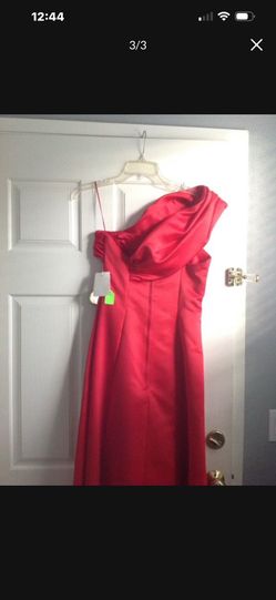 Prom dress. Size 6-8 new with tags.