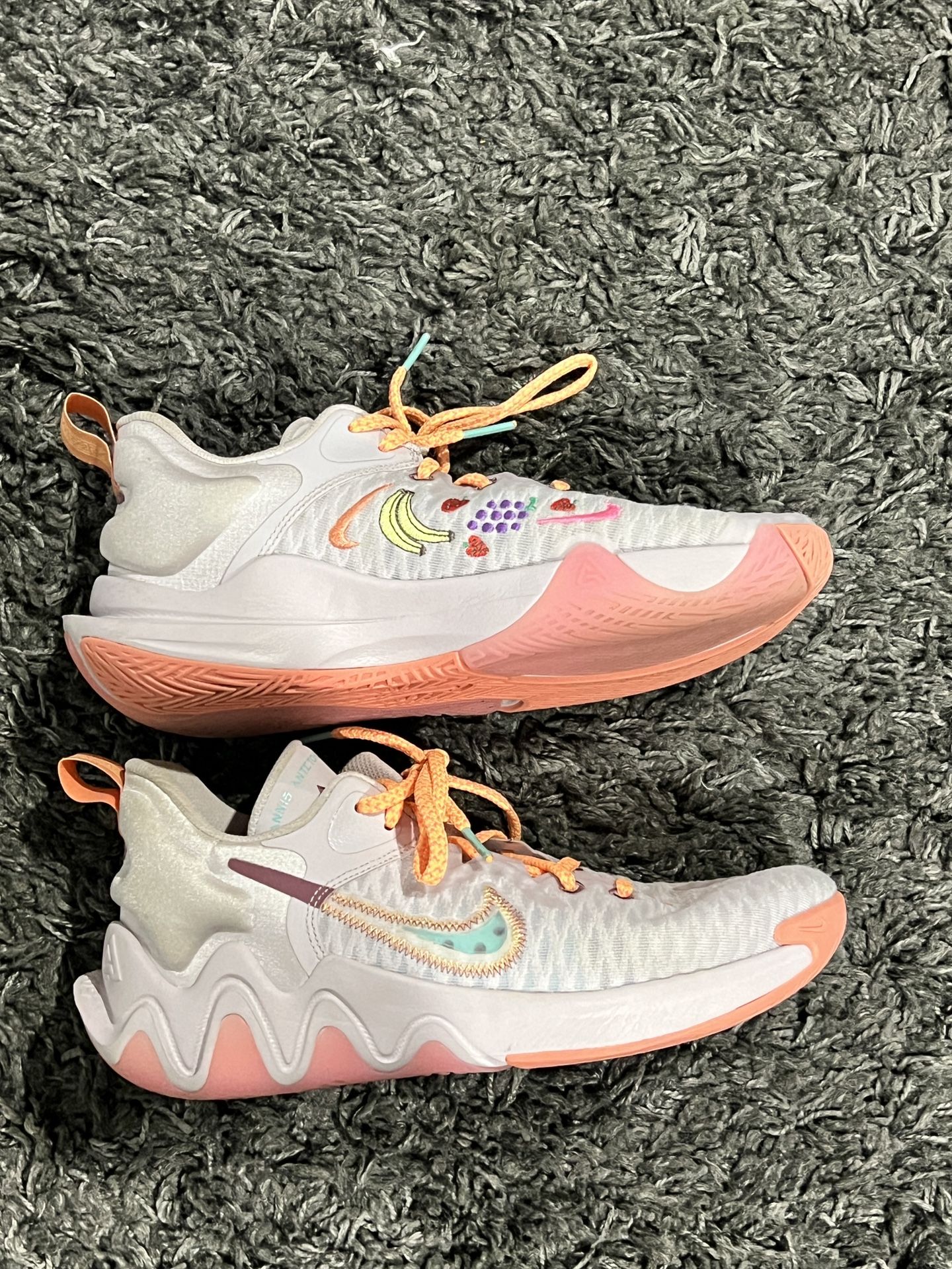 Basketball shoes