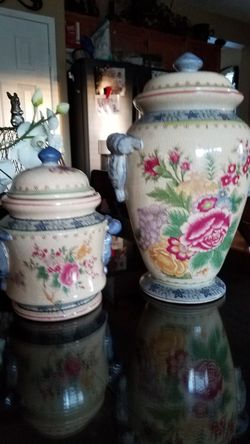 2 decorative jars