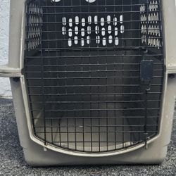 Extra Large Travel Dog Crate 40' Deep 26' Wide 29' Tall