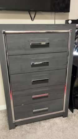 Dresser 5 compartments