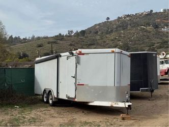 27' enclosed trailer / v nose gas saver solar tools box etc