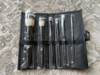 Crown Makeup Brushes - New