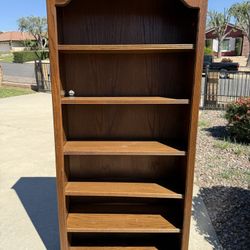 Bookcase with 5 adjustable shelves  (Read Description)