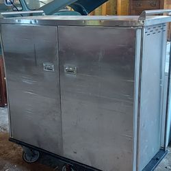 Carlisle dinex food tray distribution serving cart