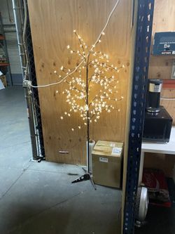 Light Tree New Never Use . In Box
