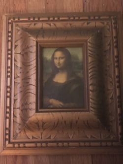 Mona Lisa in Beautiful detailed golden frame