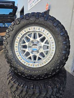 18" KMC rims w/ 33" Nitto Trail Grappler tires