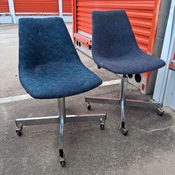 2 Office Chairs $30 Dlls. Both. 