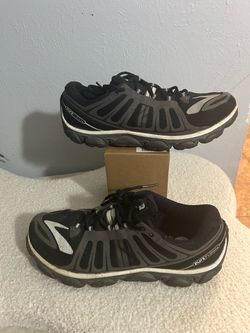 Brooks size 10