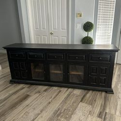 Beautiful Farmstyle Tv Stand 