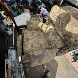 Gently Used Chair/recliner 