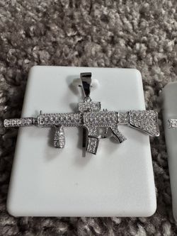 Solid 925 Sterling Silver & Moissanite Pendant 