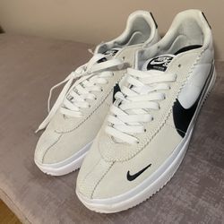 Brand New Nike SB 9.5  Brsb $90