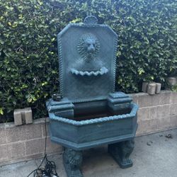 Large Outdoor Wall Fountain – Lion Head Design