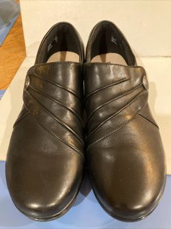 Néw Clark’s Black loafers size 7-1/2 Womens