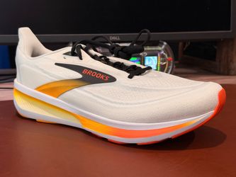 Brooks Revel 9 (BRAND NEW)