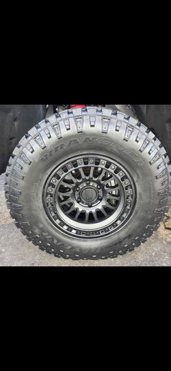 17" KMC w/ 35x12.50R17 Goodyear Duratrac