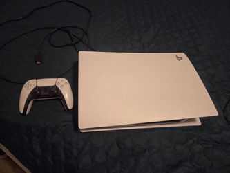 PS5 model CFI-1215A 825 GB