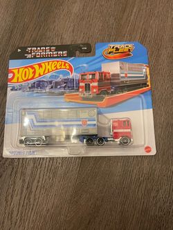 Hot Wheels Track Fleet Optimus Prime