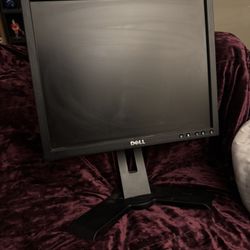VGA Dell Monitor And Keyboard 