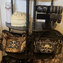 black corner shelf’s 2pc (ITEMS AND RUG NOT INCLUDED)