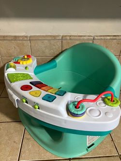 Portable baby highchair and play table