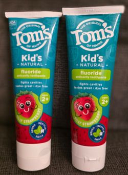 (2) Tom's of Maine Kids Fluoride-Free Natural Toothpaste, Silly Strawberry, 5.1 oz each
