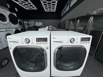 LG Washer and Dryer Set “27 ( Gas Or Electric ) ( Lavadora Y Secadora )