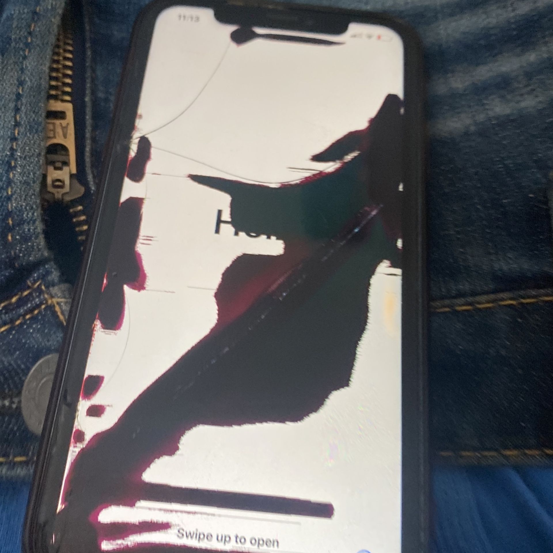iPhone XR Screen Is Bleeding