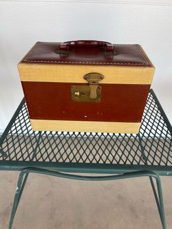 Vintage Sewing  Case With Insert And Key - Great Condition - Very Cool Looking And Color Combination