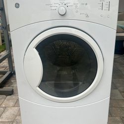 GE 7.0 Cu. Ft. Super Capacity Electric Dryer 