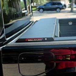 Roll-N-Lock-bed-cover