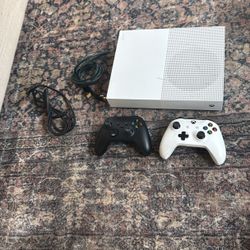 Xbox One S 1TB, 2 Controllers And Cables