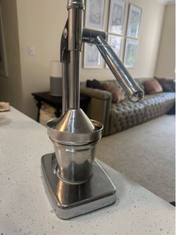 Manual juicer/citrus press
