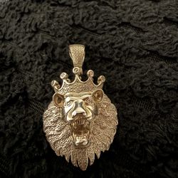 Diamond lion head pendant .925