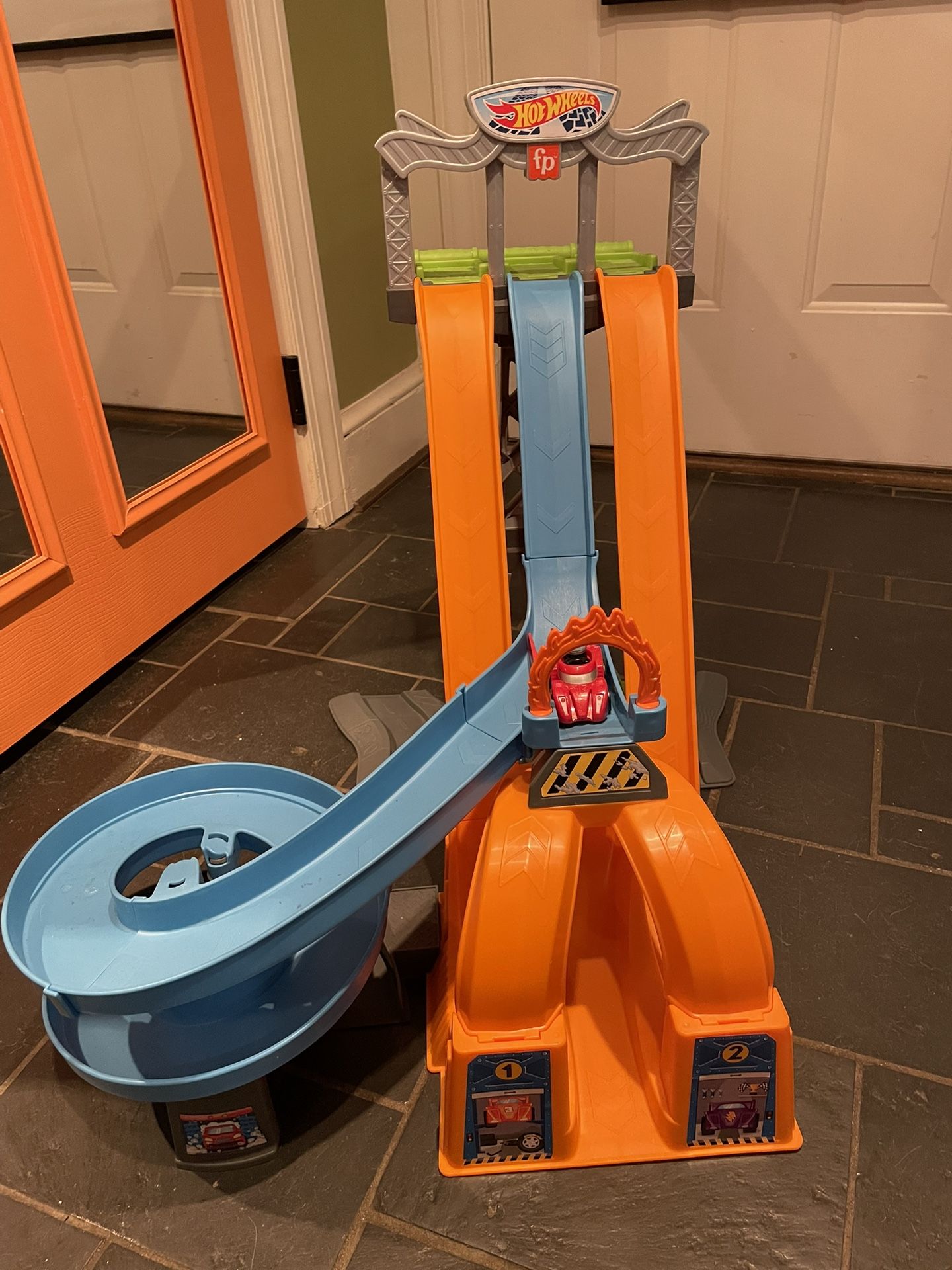 Fisher-Price Little People Hot Wheels Racing Loops Tower