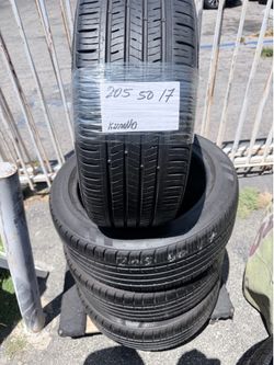 205/50/17  Kumho Set Of 4 Tires Like New 98% Tread Life Installed And Balanced // ¡Variedad De Llantas Como Nuevas Pregunte Por Su Medida!