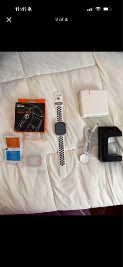 Apple Watch Series 8 (41mm) Bundle - Condition good