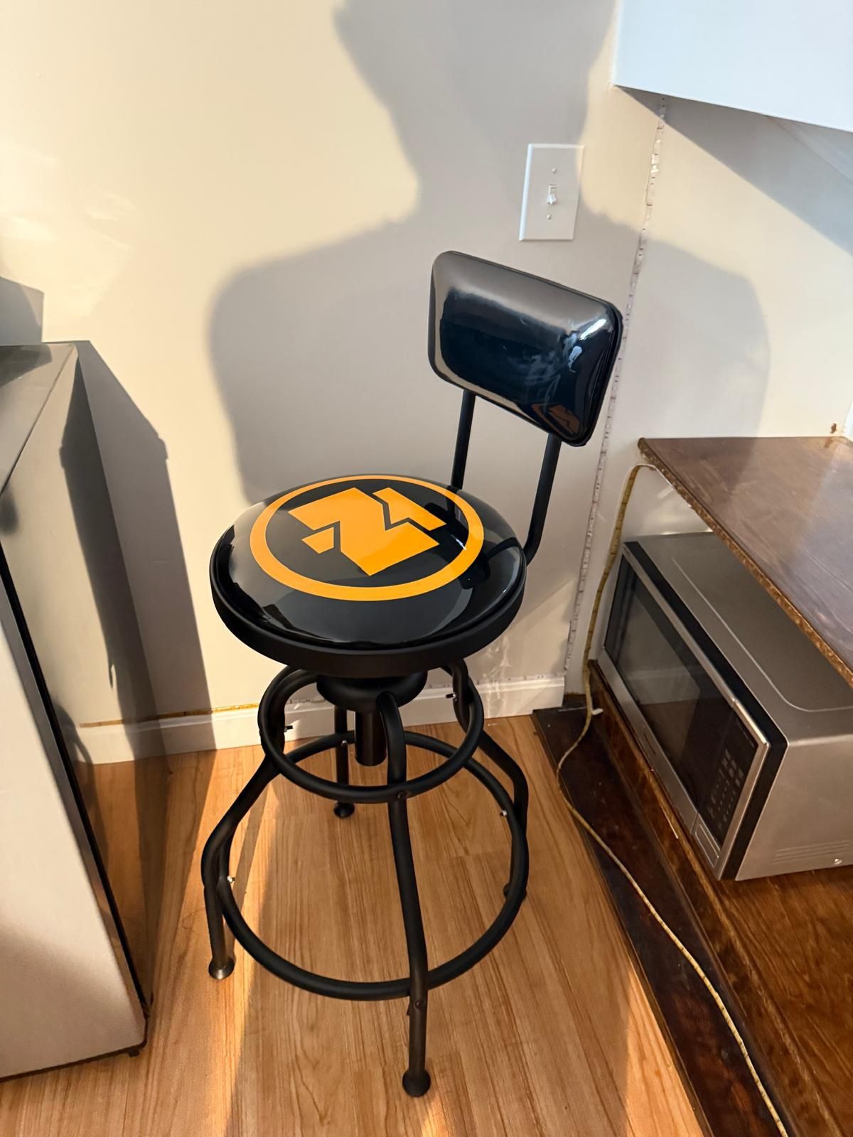 Metal Bar Stool with Backrest – Swivel Seat – Black & Yellow