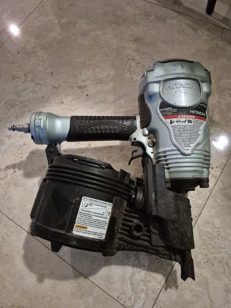HITACHI Up To 3 1/2" Roofing Nailer