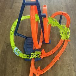 Hot Wheels Track Set with Battery