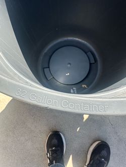 32 Gal trash cans