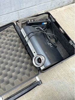 Toshiba TDP T-45 projector in travel case