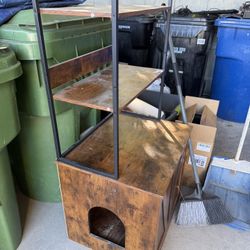 Free Shelf Cat Coup House