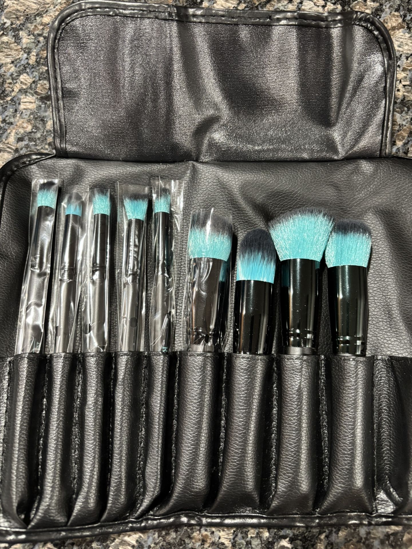 NEW 9 COUNT MAKEUP BRUSH SET IN ROLL UP TRAVEL CASE $10!!